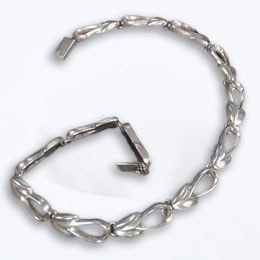 Precious metal necklaces